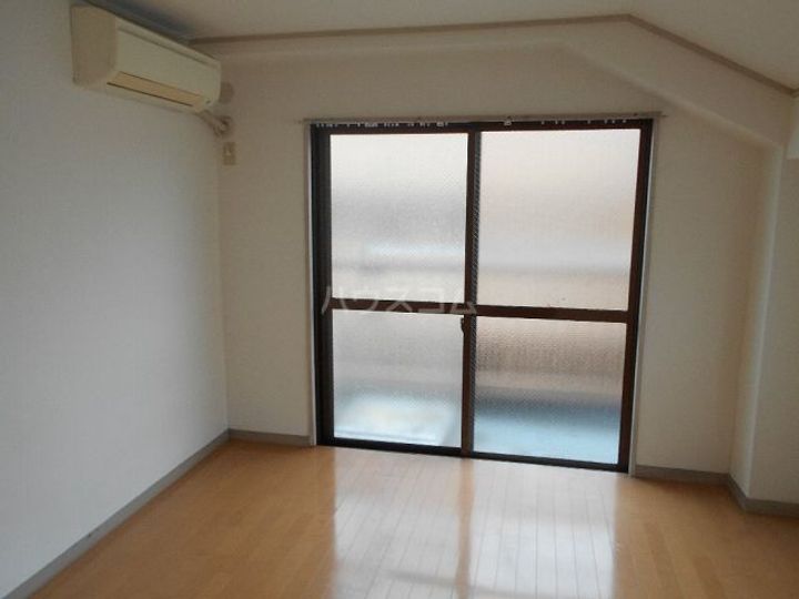 ヒルズ白楽IIの居間