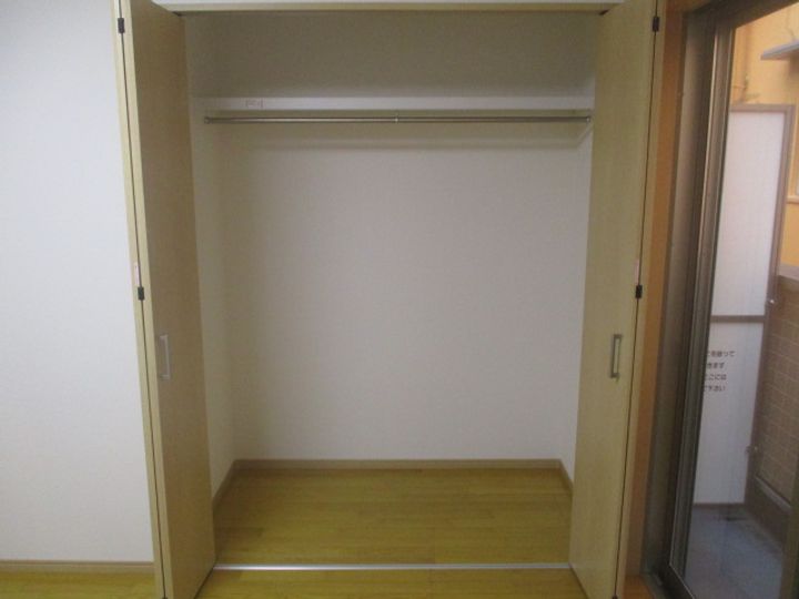 大阪府大阪市西成区岸里2の賃貸アパートの内装