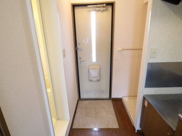 東京都日野市平山5(アパート)の賃貸物件の玄関