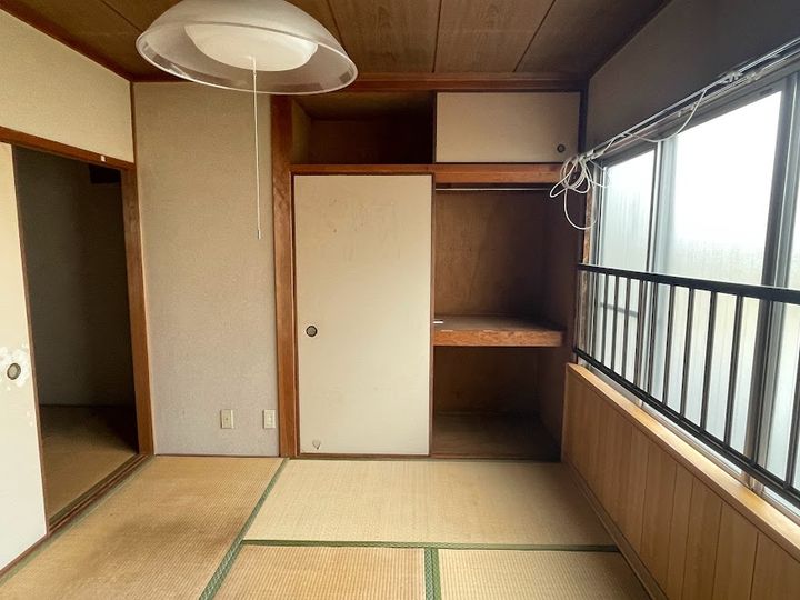 三和ビルの居間