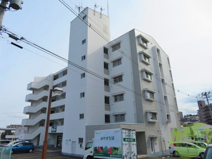 協栄マンションの外観