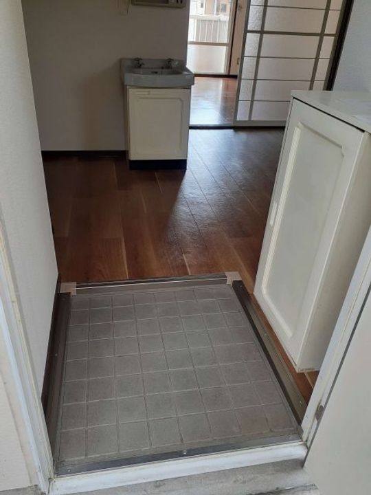 サンビレッジ美原 A棟の玄関