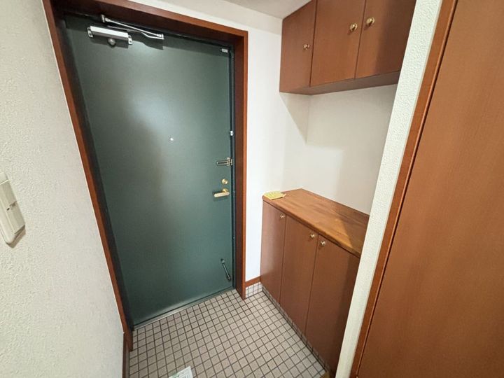 ビューハイツ早崎の玄関