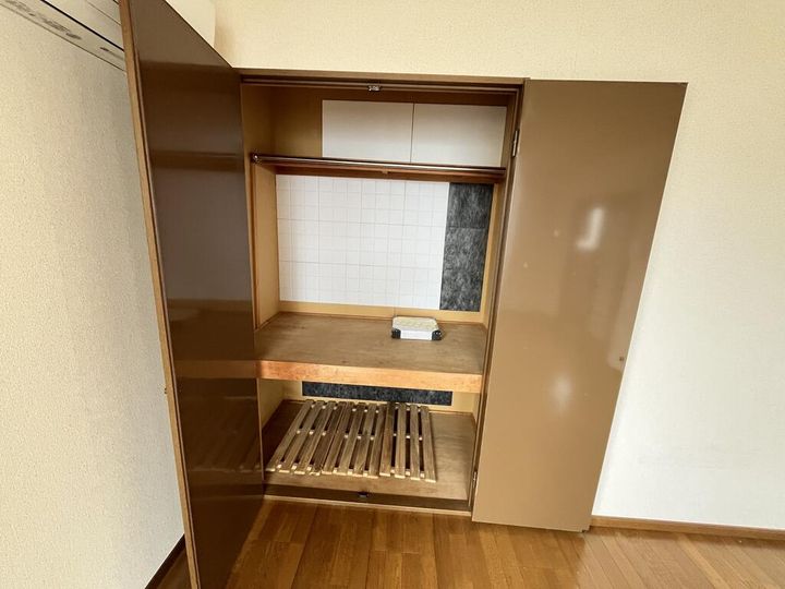 エム・イワマの内装