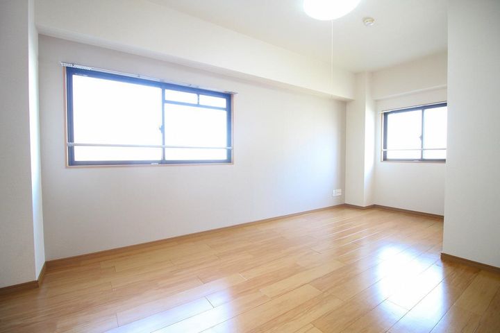 サニーヒルズの居間