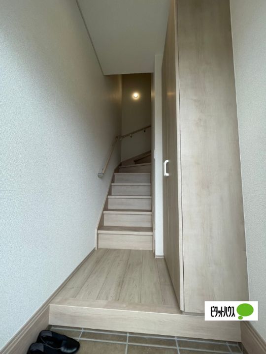 villa KAKIHI 宮ノ上Aの玄関