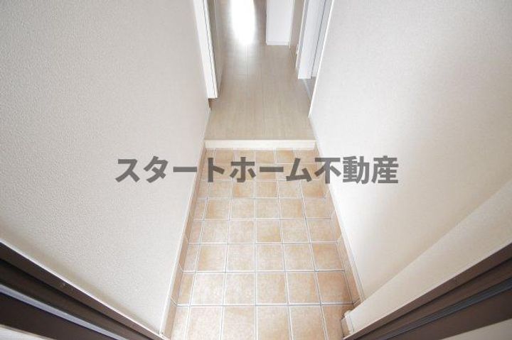 徳島県板野郡藍住町乙瀬字中田(アパート)の賃貸物件の玄関