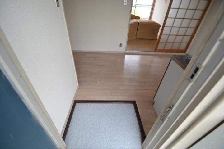 山田コーポ S棟の玄関
