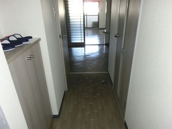 TOURE DE L‘AUBEの玄関