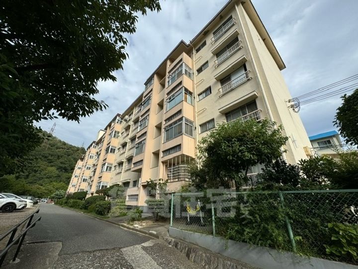 鶴甲コーポ2号棟の外観