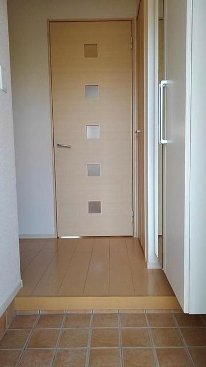 茨城県北茨城市中郷町上桜井(アパート)の賃貸物件の玄関