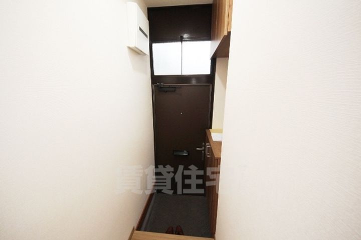 奈良県生駒市西旭ケ丘(アパート)の賃貸物件の玄関