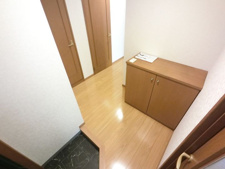 松村ビルの玄関