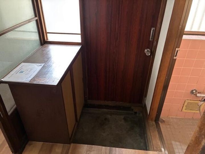 板倉アパートの玄関