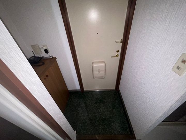 ラポール中島の玄関