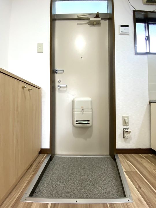 広島県東広島市西条東北町(アパート)の賃貸物件の玄関