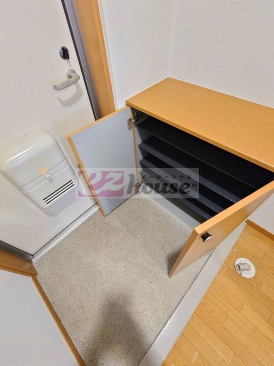 東京都中野区本町6(アパート)の賃貸物件の玄関