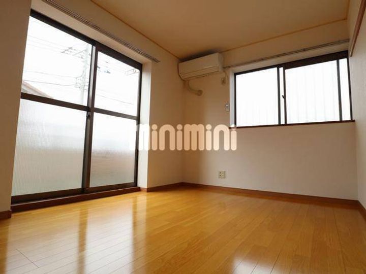 ルミナスナガセの居間