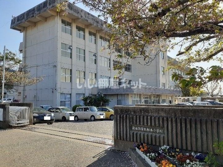 シャーメゾン国領 A棟の周辺