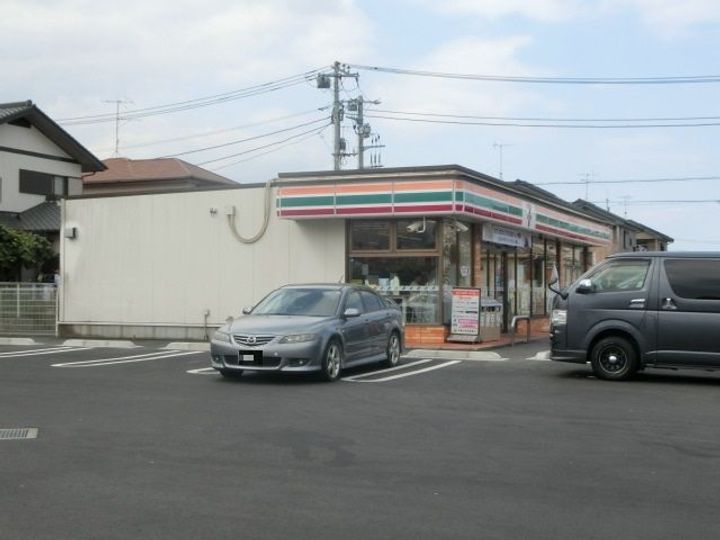 ティアラの周辺