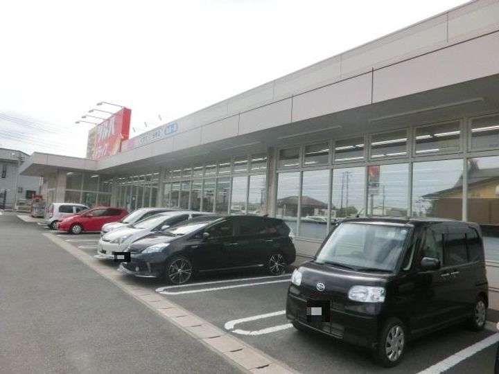 ティアラの周辺