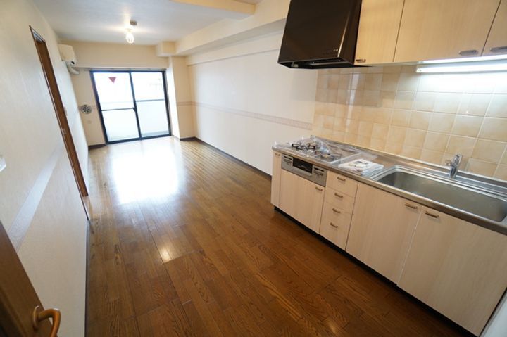 メゾンドシャングリラAの居間