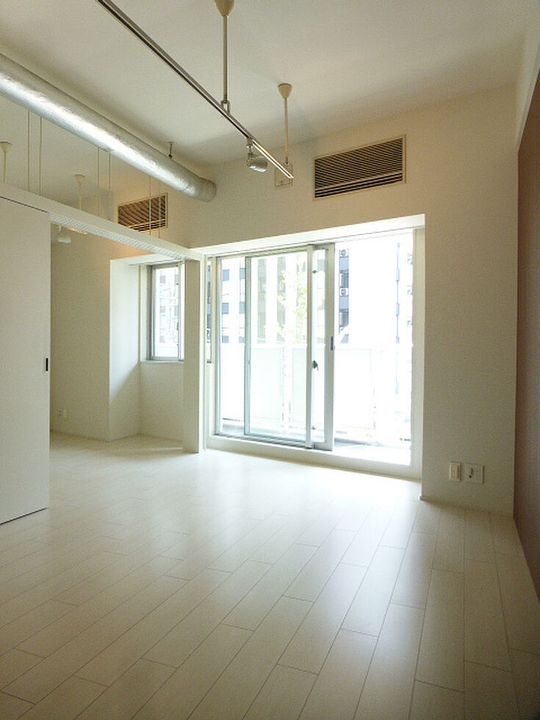 東京都港区海岸3(マンション)の賃貸物件の居間