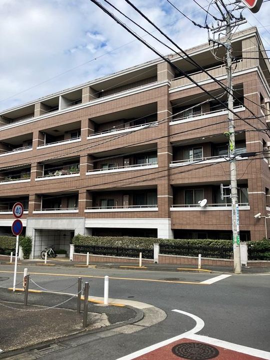 ファミールグラン等々力の外観