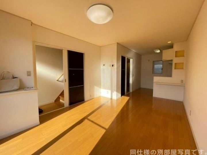 シュトラーセ割前の居間