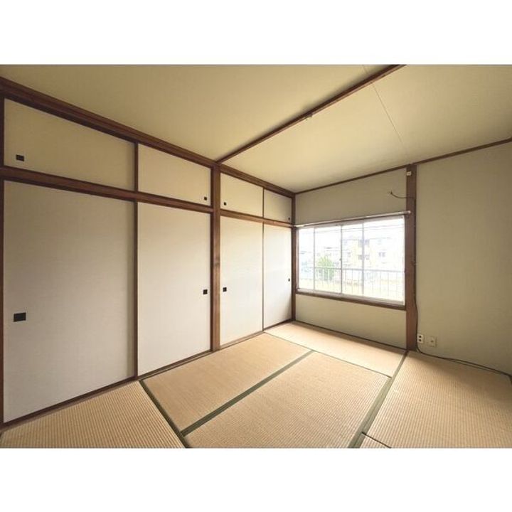 新栄荘の居間