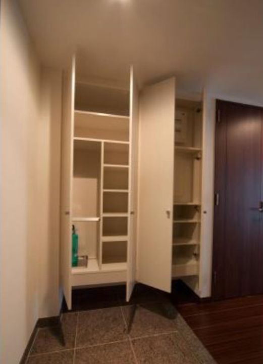 White Tower Hamamatsuchoの玄関