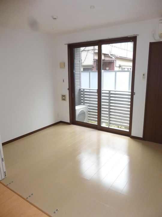 ラグデンシアの居間