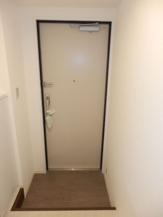 CROSS COURT NAMIKIの玄関