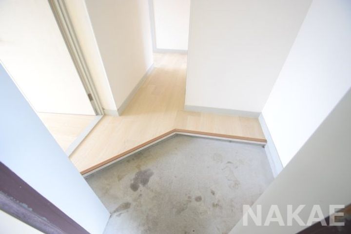 徳島県阿南市見能林町志んじやく(マンション)の賃貸物件の玄関