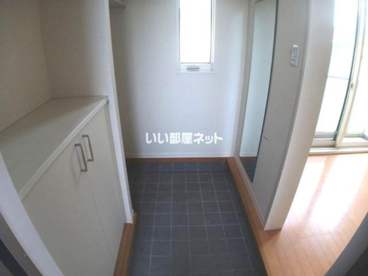 シャーメゾン大町の玄関
