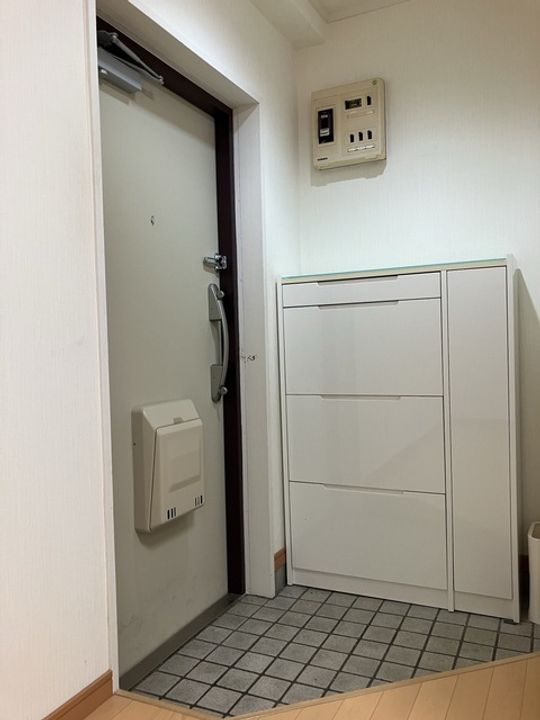 サンパークマンション本郷の玄関