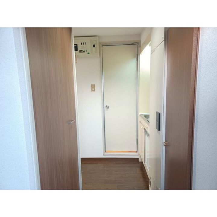 ハイツ水鐘の玄関