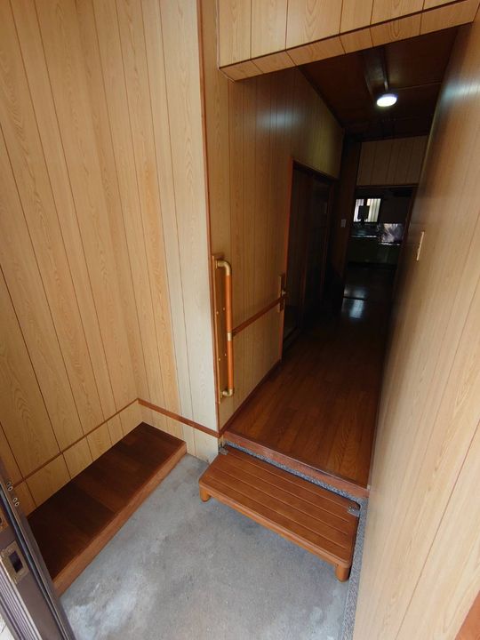 兵庫県加古川市平岡町新在家(一戸建)の賃貸物件の玄関