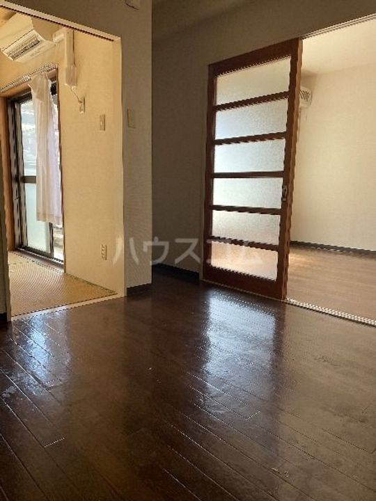 ラフィーネ中町の居間