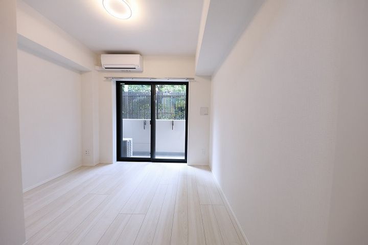 メイクス若松河田の居間