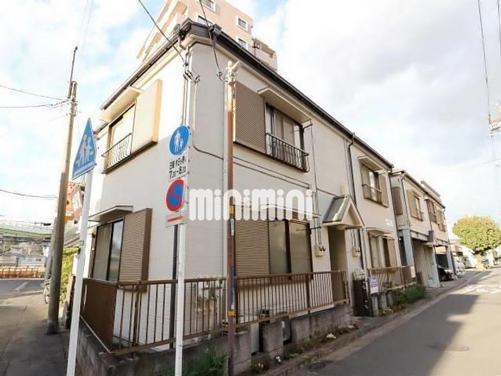 生麦鶴神ハイツの外観