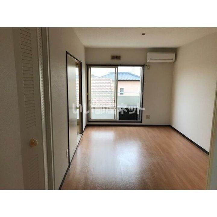 セキグチハイツの居間