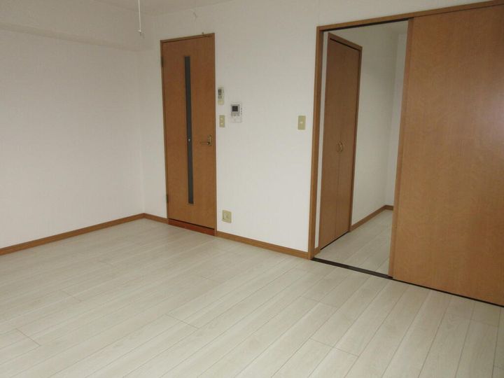サンライズの居間