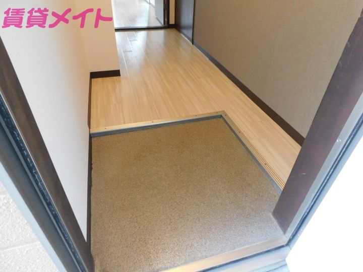 コーポラス須賀の玄関