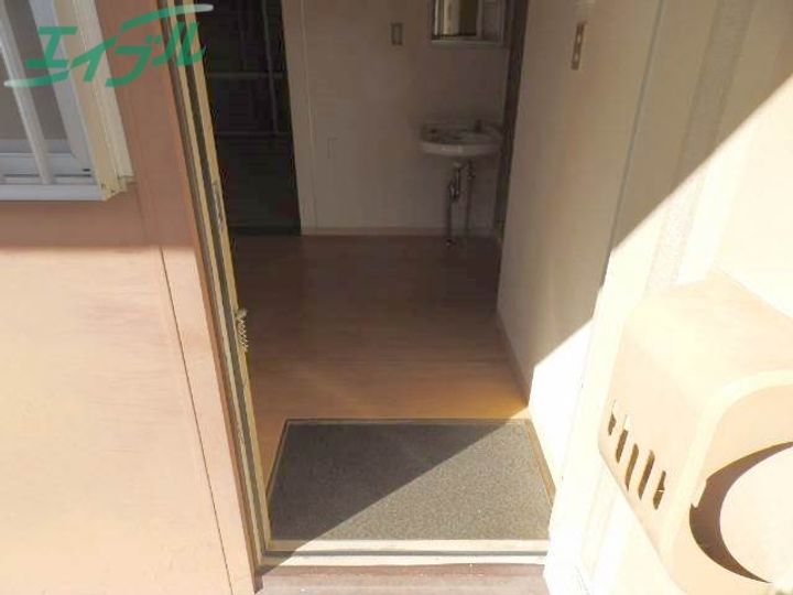 メゾン船江の玄関
