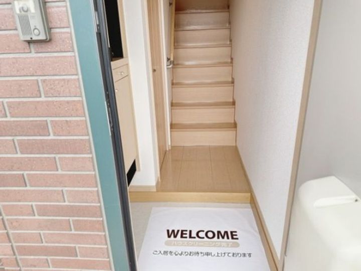 アロンディール Aの玄関