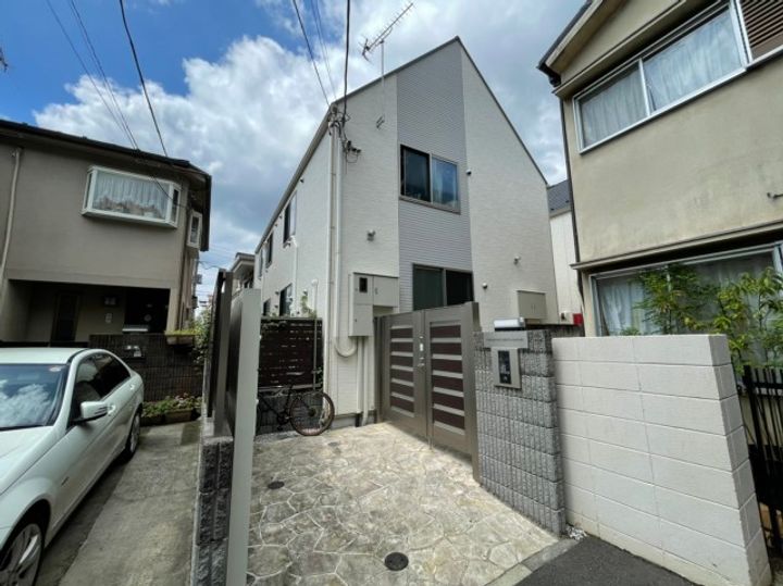 ファーストハウス都立大学の外観