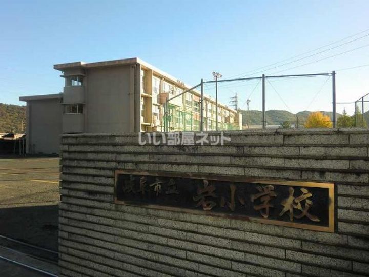 ローレル コートの周辺