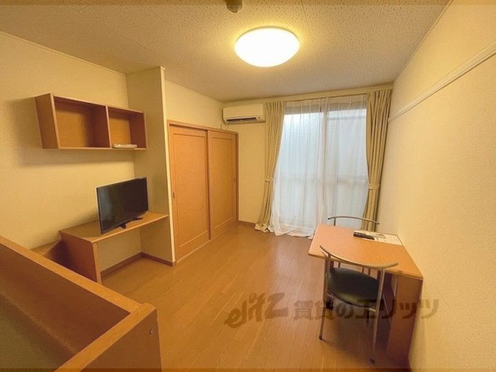 レオパレスプルメリアの居間