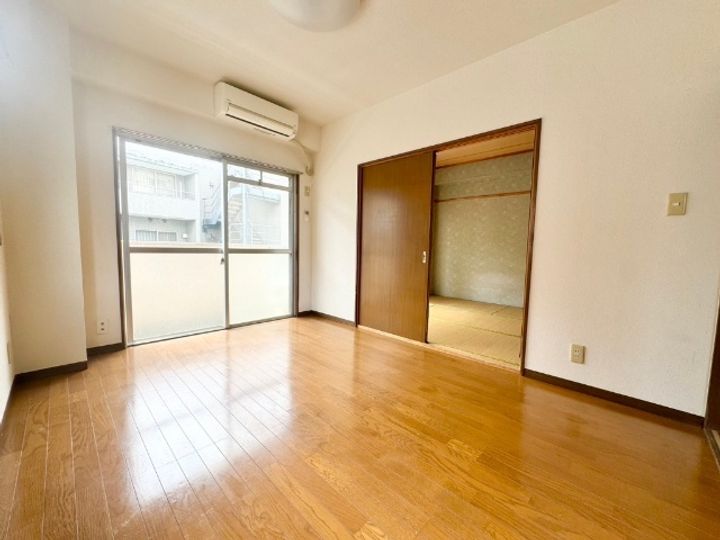 フラット大竹IIの居間